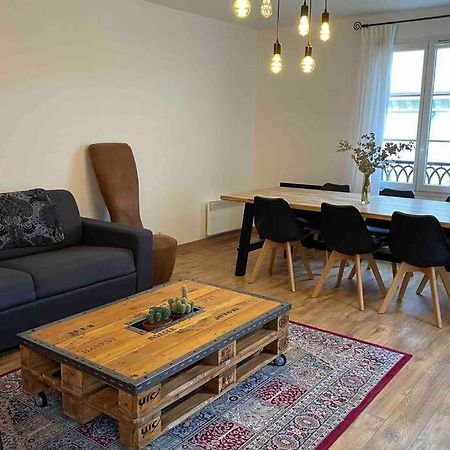 Appartement Terrasse Au Centre De Serris Bagian luar foto