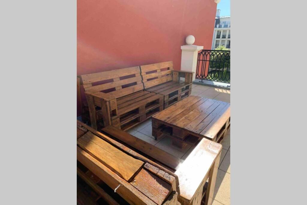 Appartement Terrasse Au Centre De Serris Bagian luar foto