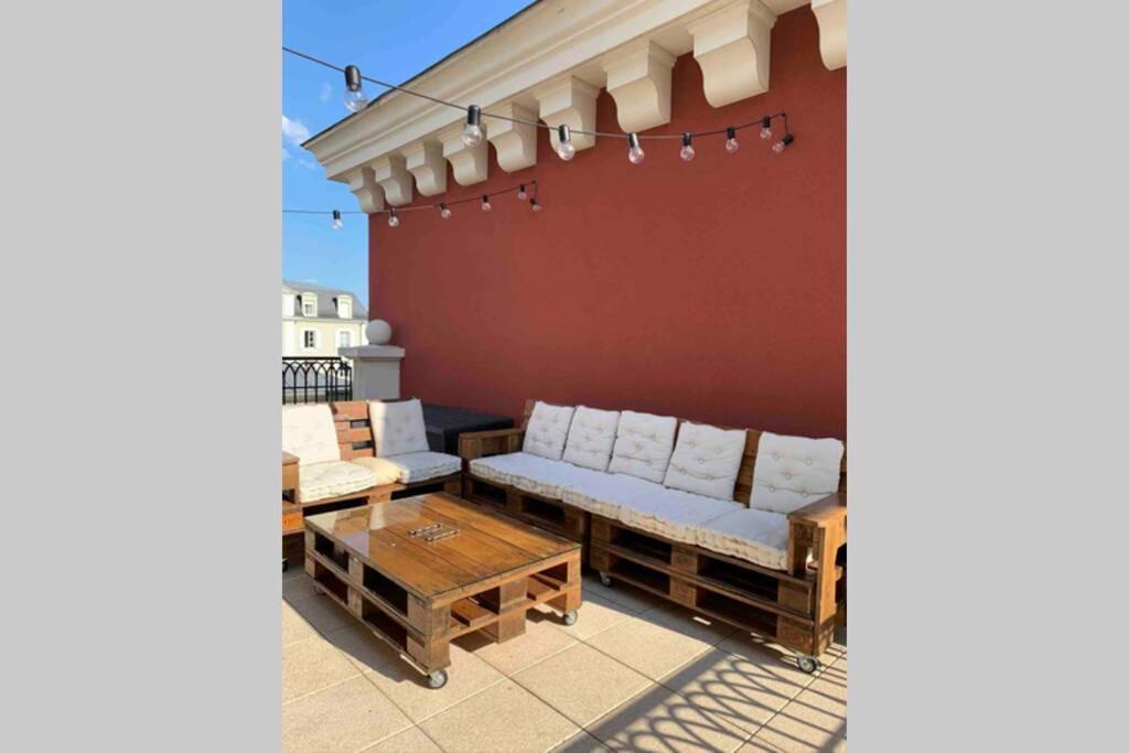 Appartement Terrasse Au Centre De Serris Bagian luar foto